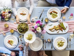 Viral Orang Makan di Kondangan tanpa Diundang, Bolehkah dalam Islam?