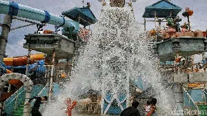 Menikmati Libur Panjang di Wahana Air Atlantis Ancol