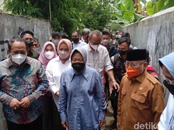 Kunjungi Pangandaran, Risma Beri Bantuan Bocah Korban Pemerkosaan