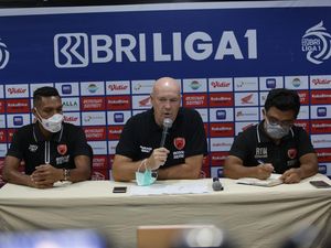 Jelang PSM Makassar Vs PSS Sleman, Joop Gall Masih Dalami Kekuatan Elang Jawa Jelang PSM Makassar Vs PSS Sleman, Joop Gall Masih Dalami Kekuatan Elang Jawa