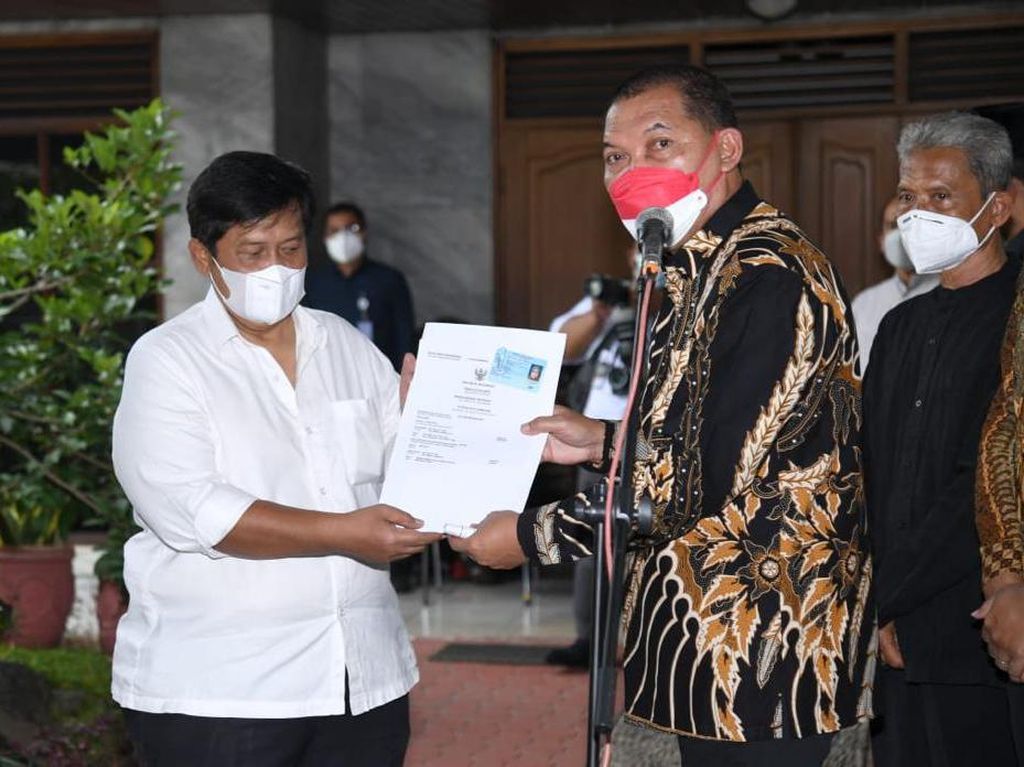 Pemkot Solo Serahkan Besuk Kiamat ke Keluarga Miyono Pakde Jokowi