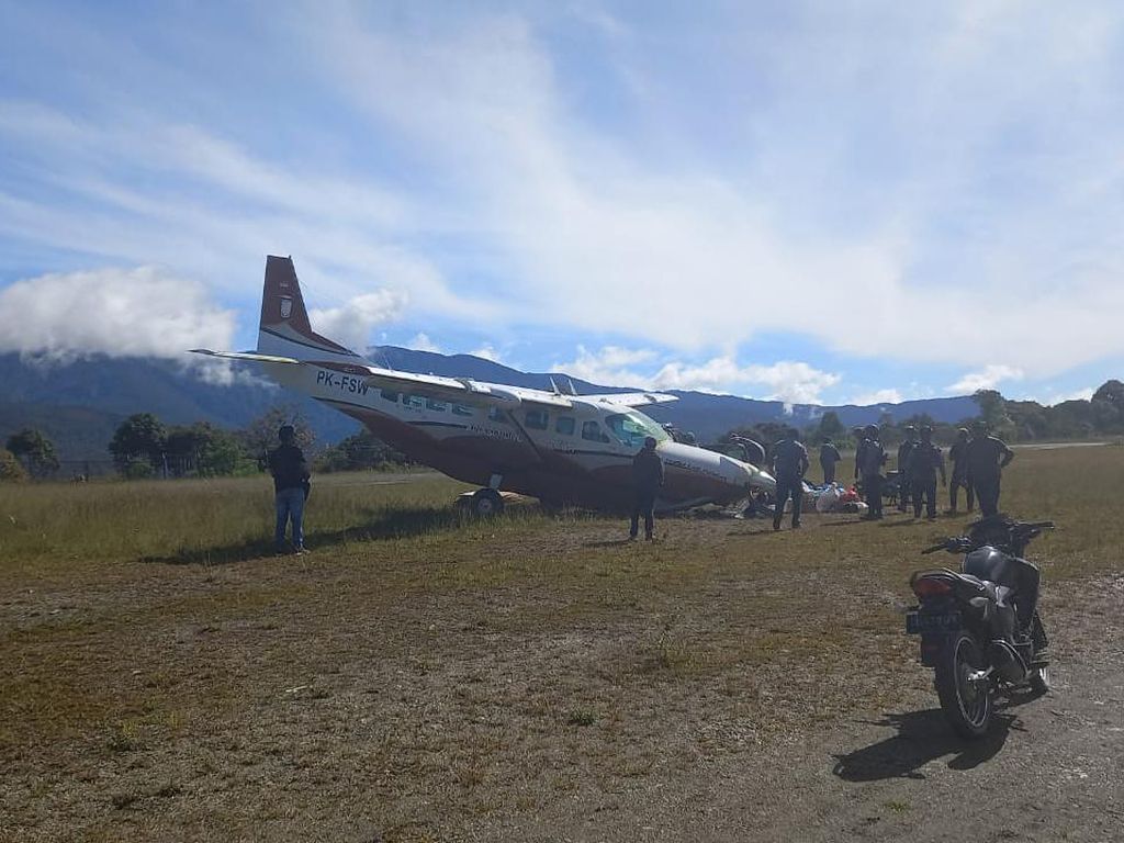 Pesawat Perintis Alami Pecah Ban Saat Mendarat-Tergelincir di Intan Jaya