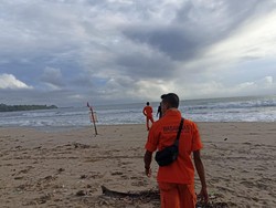 Terkendala Cuaca Buruk, Wisatawan Terseret Ombak di Lebak Belum Ditemukan