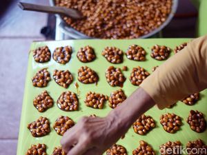 Renyah Manis! Ampyang Bu Satirah dari Klaten yang Dicari Saat Lebaran Renyah Manis! Ampyang Bu Satirah dari Klaten yang Dicari Saat Lebaran