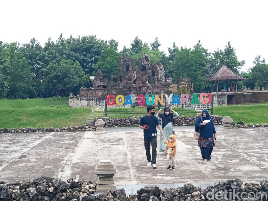 Imbas Gage Cirebon, Kunjungan Wisatawan ke Taman Air Sunyaragi Anjlok