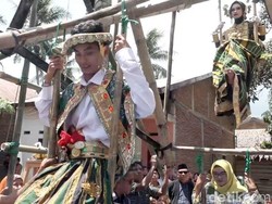 Tradisi Toyang Roeng Suku Mandar Sulbar, Permainan Unik di Pesta Pengantin