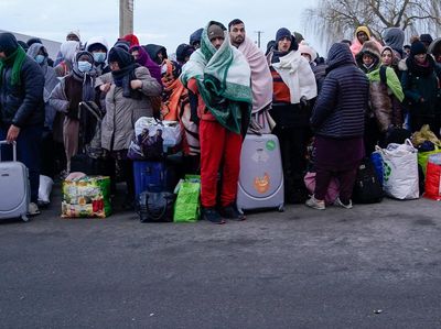 Momen Pengungsi Ukraina Tiba di Perbatasan Polandia