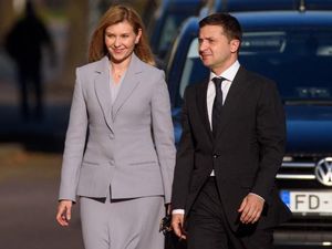 8 Potret Olena Zelenska, Ibu Negara Ukraina yang Jadi Target Pasukan Rusia 8 Potret Olena Zelenska, Ibu Negara Ukraina yang Jadi Target Pasukan Rusia
