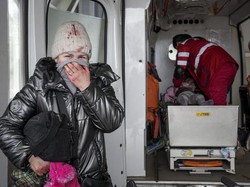 Momen Dramatis Dokter Ukraina Coba Selamatkan Bocah Korban Serangan Rusia