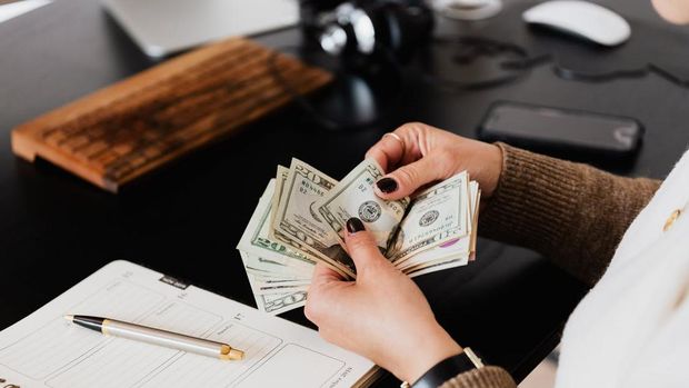 Sagitarius yang loyal juga suka meminjamkan uang ke teman