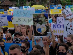 Protes Invasi Rusia, Warga Ukraina Gelar Aksi di Bali