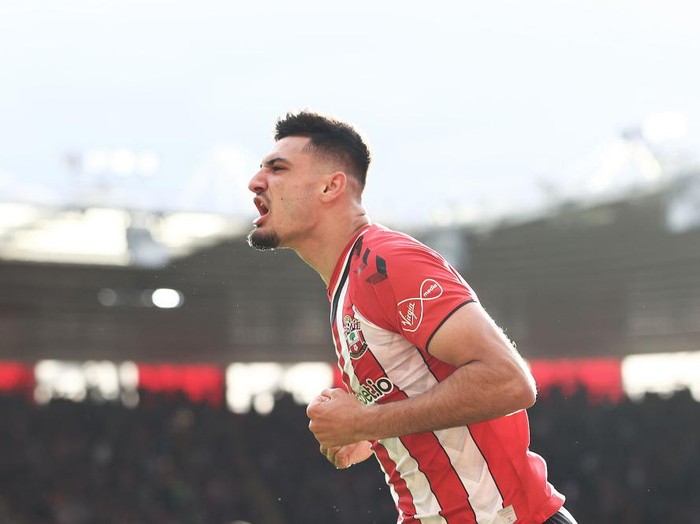 SOUTHAMPTON, ENGLAND - OCTOBER 23: Armando Broja of Southampton celebrates after scoring their side's second goal during the Premier League match between Southampton and Burnley at St Mary's Stadium on October 23, 2021 in Southampton, England. (Photo by Ryan Pierse/Getty Images)