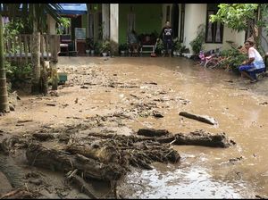 Banjir Bandang Terjang Pasaman Barat Usai Gempa M 6,1