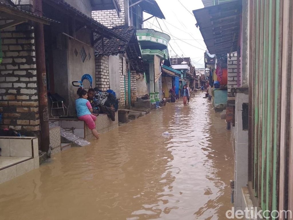 Luapan Sungai Banjiri 2 Kelurahan di Pantura Lamongan