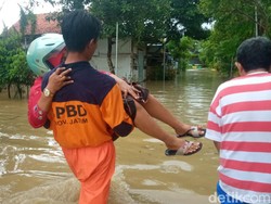 Banjir Luapan Sungai di Pamekasan Meluas ke Jalan Protokol dan 3 Kelurahan