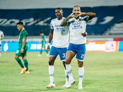 Lini Depan Persib Disorot Pemilik Tendangan Ular