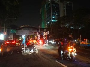 Demo Buruh di Grahadi Bubar, Arus Lalin Mencair Demo Buruh di Grahadi Bubar, Arus Lalin Mencair