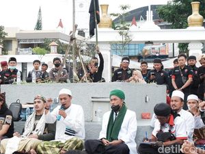 Demo di Masjid Agung Kota Sukabumi, Massa: Copot Menag Yaqut!