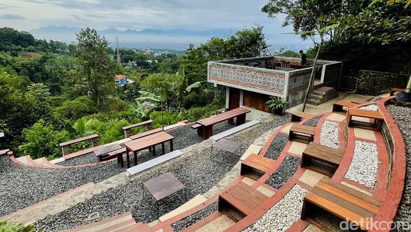 Di Bukit Pakar Bandung, Berkeringat Dahulu, Ngopi-ngopi Kemudian