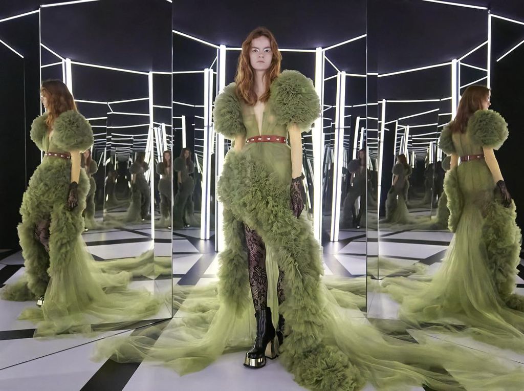 10 Koleksi Kolaborasi Gucci dan Adidas 2022, Sentuhan Sporty di Baju Formal 10 Koleksi Kolaborasi Gucci dan Adidas 2022, Sentuhan Sporty di Baju Formal