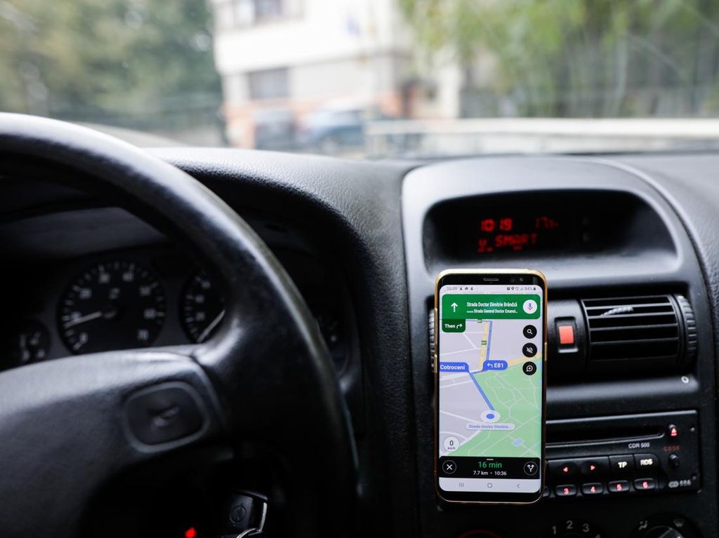 Walah Google Maps Bikin Mobil Pengguna Nyemplung ke Sungai
