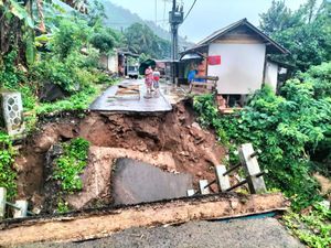 2 Jembatan di Pandeglang Banten Putus Akibat Banjir