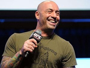 Eh Buset... Raja Podcast Ini Habiskan Rp 200 M Cuma Buat Sewa Satpam Eh Buset... Raja Podcast Ini Habiskan Rp 200 M Cuma Buat Sewa Satpam