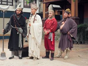 Wow, Rekan Sun Go Kong ini Rupanya Hobi Koleksi Mobil Mewah