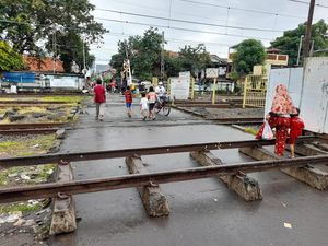 Kondisi Perlintasan Sebidang di Kemayoran Usai Sebulan Uji Coba Penutupan Kondisi Perlintasan Sebidang di Kemayoran Usai Sebulan Uji Coba Penutupan
