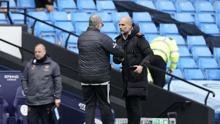 MANCHESTER, ENGLAND - APRIL 10: Pep Guardiola, Manager of Manchester City interacts with Marcelo Bielsa, Manager of Leeds United  during the Premier League match between Manchester City and Leeds United at Etihad Stadium on April 10, 2021 in Manchester, England. Sporting stadiums around the UK remain under strict restrictions due to the Coronavirus Pandemic as Government social distancing laws prohibit fans inside venues resulting in games being played behind closed doors.  (Photo by Tim Keeton - Pool/Getty Images)
