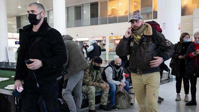 Mau Bantu Ukraina Perangi Rusia, Warga Georgia Serbu Bandara
