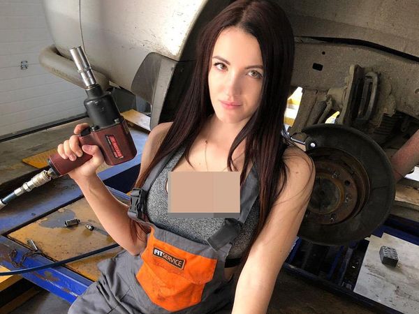 Wanita Ini Disebut Mekanik Terseksi, Viral karena Bisa Kendarai Tank Rusia