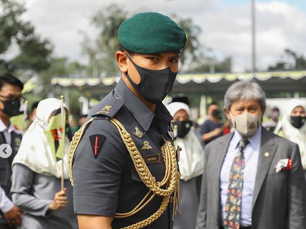 Pakai Jam Rp 135 Juta, Gaya Pangeran Abdul Mateen Dipuji Pakai Jam Rp 135 Juta, Gaya Pangeran Abdul Mateen Dipuji