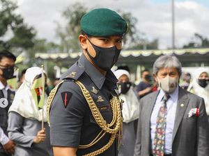 Pakai Jam Rp 135 Juta, Gaya Pangeran Abdul Mateen Dipuji Pakai Jam Rp 135 Juta, Gaya Pangeran Abdul Mateen Dipuji
