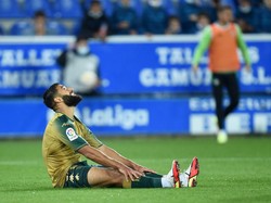 Nabil Fekir ada di nomor 9. Gelandang Real Betis ini sudah dilanggar 631 kali (Getty Images)