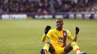 Wilfried Zaha ada di nomor 8. Penyerang Crystal Palace ini sudah dilanggar 679 kali (Getty Images)