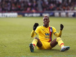 Wilfried Zaha ada di nomor 8. Penyerang Crystal Palace ini sudah dilanggar 679 kali (Getty Images)