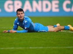 Hirving Lozano ada di nomor 6. Winger Napoli ini sudah dilanggar 720 kali (Getty Images)
