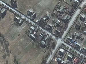 Citra Satelit Ungkap Konvoi Militer Rusia Bergerak Menuju Ukraina Timur Citra Satelit Ungkap Konvoi Militer Rusia Bergerak Menuju Ukraina Timur