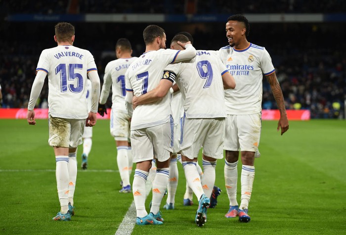 MADRID, SPAIN - FEBRUARY 19: Karim Benzema of Real Madrid  celebrates with Eden Hazard of Real Madrid after scoring their team's third goal from the penalty spot during the LaLiga Santander match between Real Madrid CF and Deportivo Alaves at Estadio Santiago Bernabeu on February 19, 2022 in Madrid, Spain. (Photo by Denis Doyle/Getty Images)