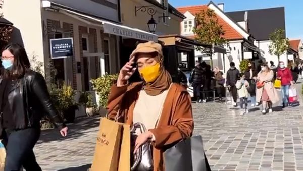 Gaya Mentereng Ririe Fairus Kerja Sambil Liburan di Paris