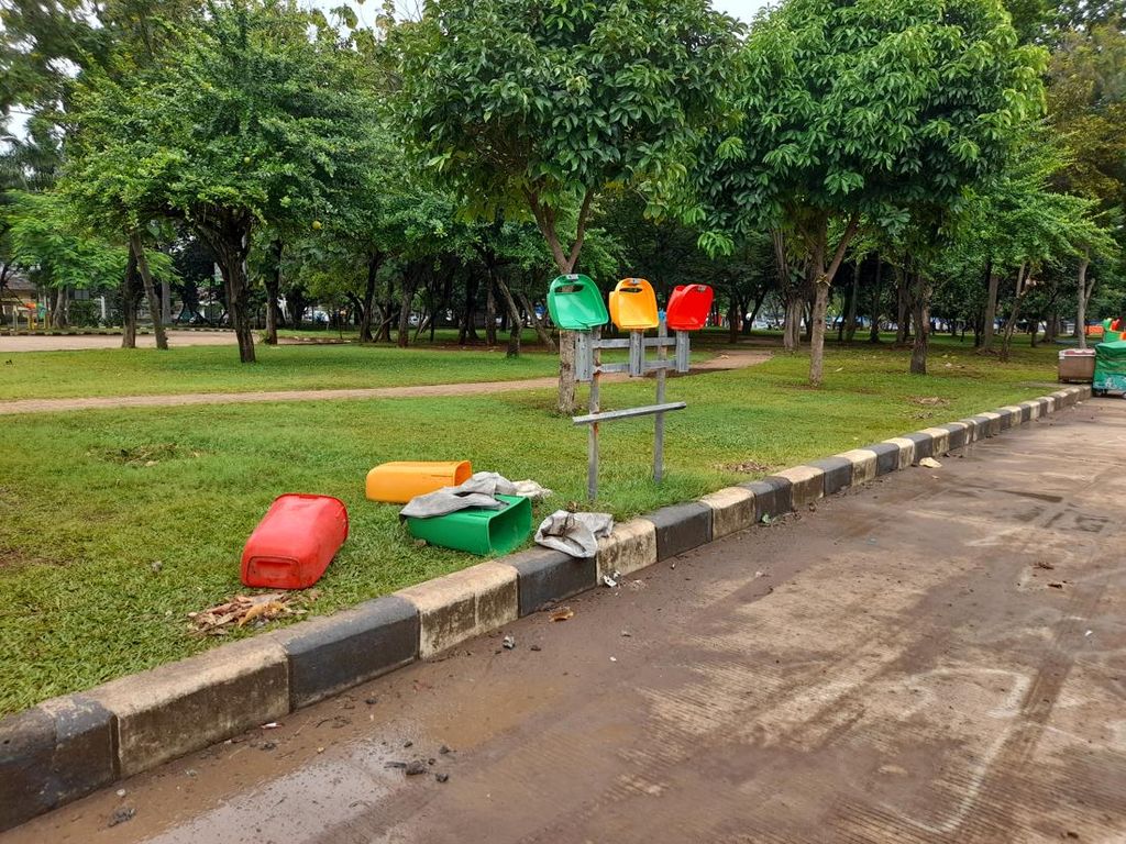 Taman Waduk Pluit Tak Terawat, PSI Pertanyakan Komitmen Anies Taman Waduk Pluit Tak Terawat, PSI Pertanyakan Komitmen Anies