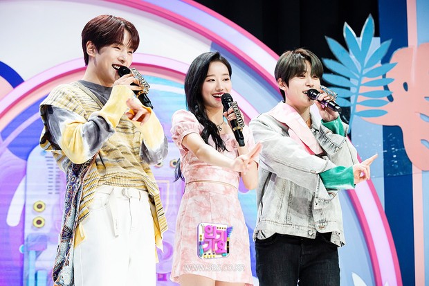 Trio MC yang satu ini juga tak kalah populer karena ketiganya merupakan member grup K-Pop populer