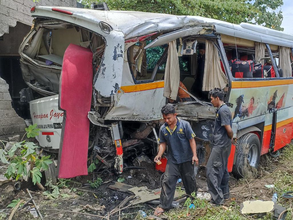 Polisi Tetapkan Sopir Bus yang Ditabrak Kereta Api Jadi Tersangka