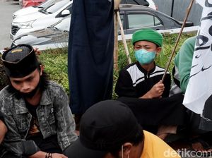Massa di Purwakarta Unjuk Rasa, Protes Pernyataan Menag soal Toa Masjid Massa di Purwakarta Unjuk Rasa, Protes Pernyataan Menag soal Toa Masjid