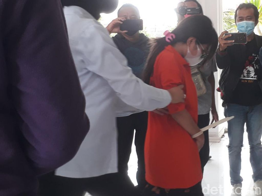 Berawal dari Viral Berujung Penangkapan Selebgram Live Bugil di Pasuruan