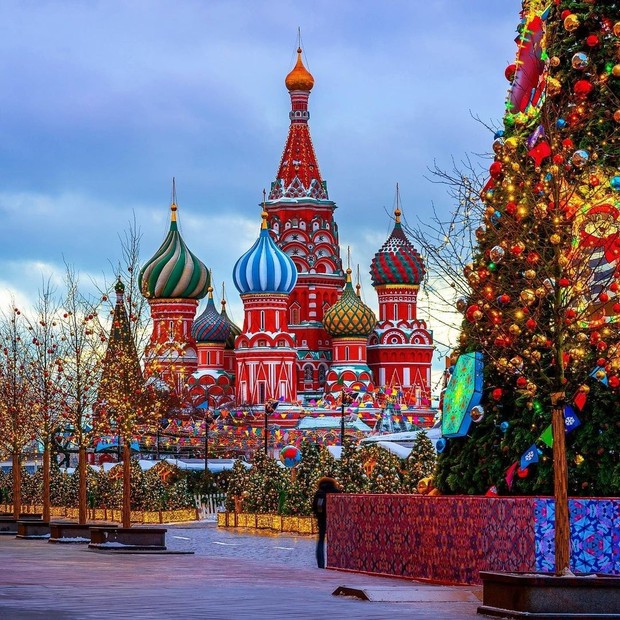 Saint Basil Cathedral yang menjadi salah satu wisata terpopuler di Rusia.