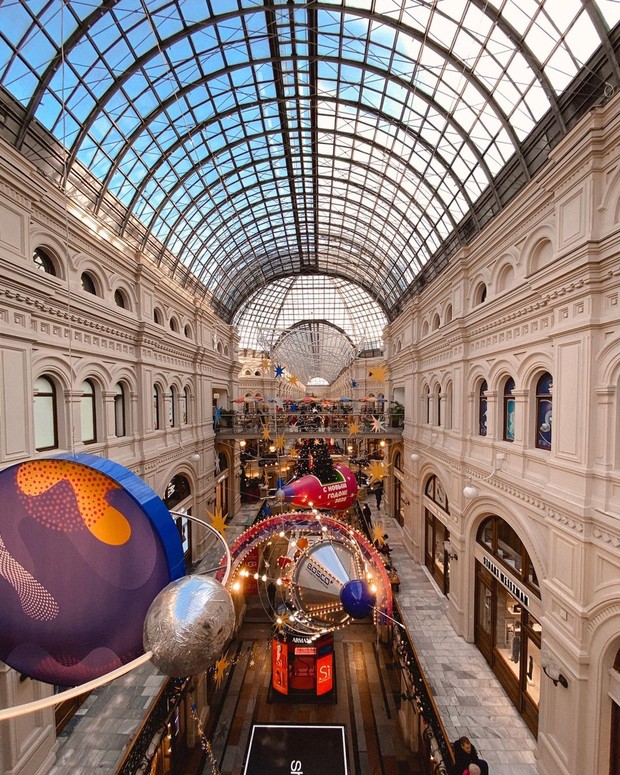 GUM yang merupakan mall estetik di Rusia yang menjadi salah satu destinasi favorit wisatawan.
