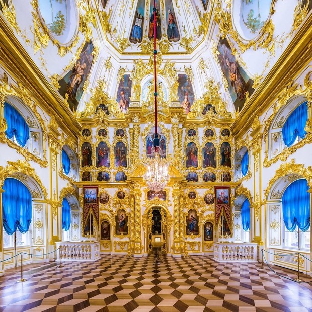 Peterhof Palace yang menjadi salah satu destinasi andalan Rusia.