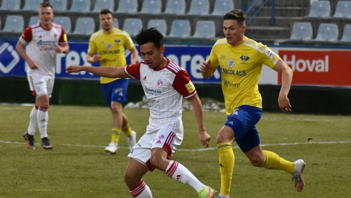 Witan Sulaeman saat tampil bersama klub Slovakia, FK Senica.